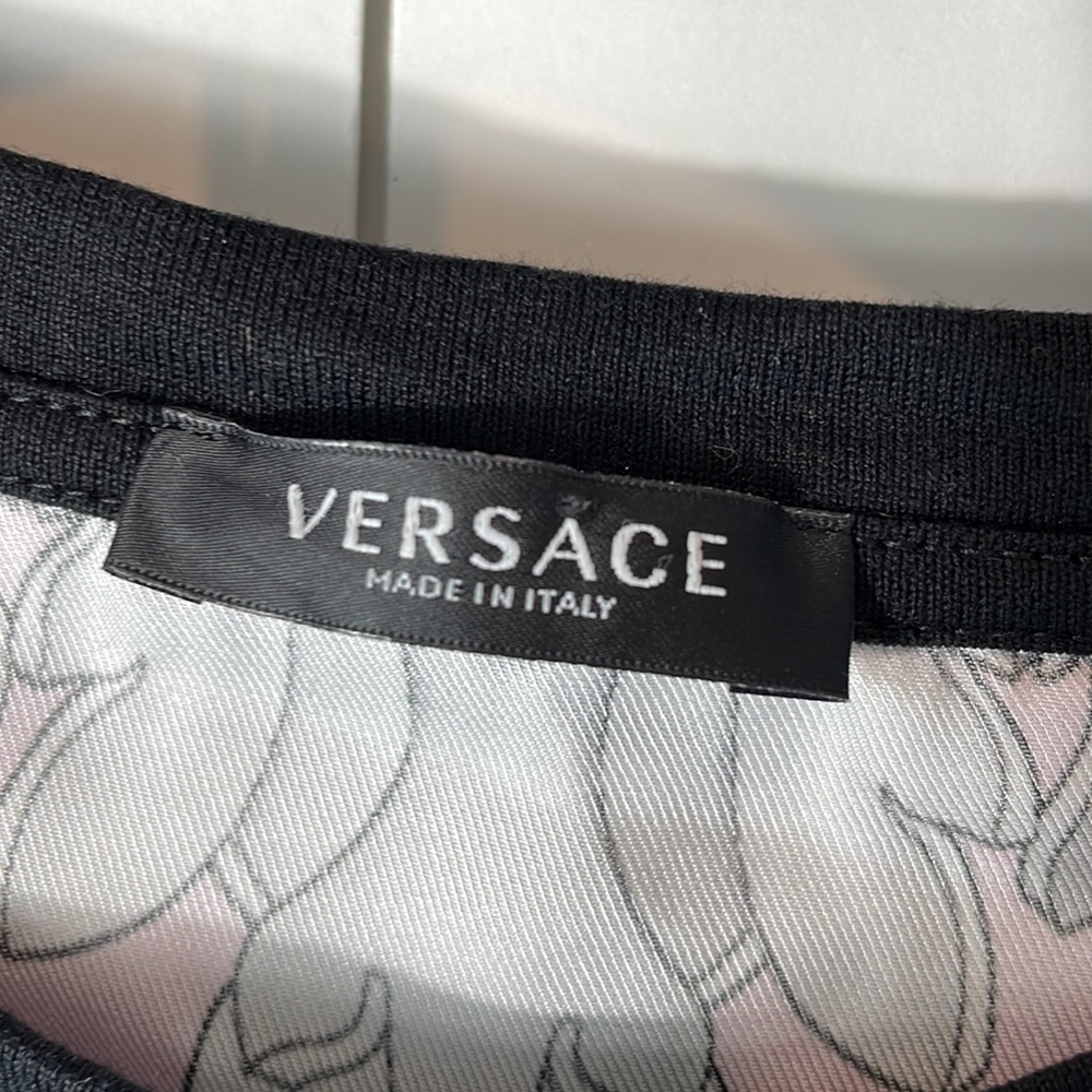 Versace baroque pink print t shirt sz 40 / US sz 10. (Loc Dddd) - Picture 6 of 8